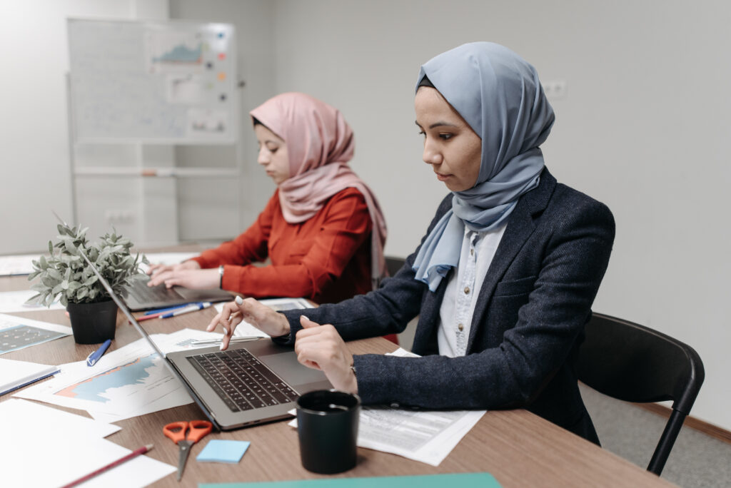 muslim girls working on computer in the office